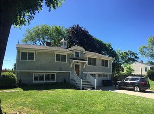 18 Madeline Dr, Newport, RI 02840