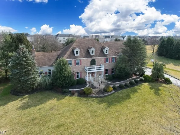 71 Chamberlain Dr, Hillsborough Twp., NJ 08844