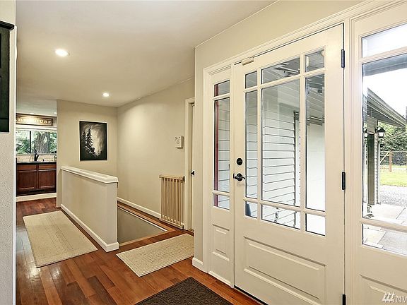 2nd image of 2131 W Beaver Lake Dr SE