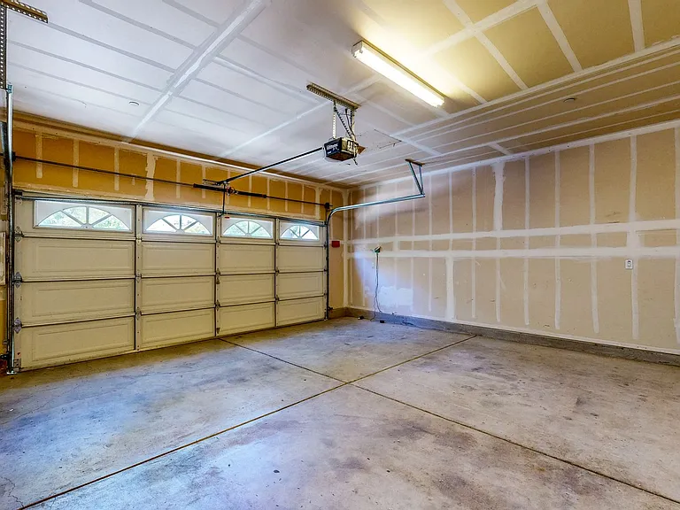 642 Acacia Ln — Photo 48