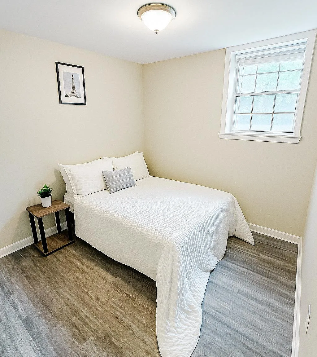 4 bed, 3.0 bath, 2100 sqft, $698 — Photo 1