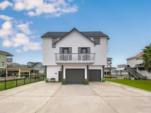 441 Jeanie Lynne Cir, Tiki Island, TX 77554