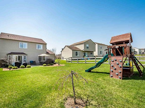 4th image of 704 Berlander Dr