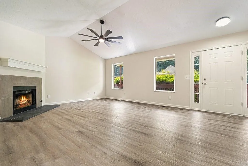 3 bed, 2.0 bath, 1450 sqft, $2,250 — Photo 3