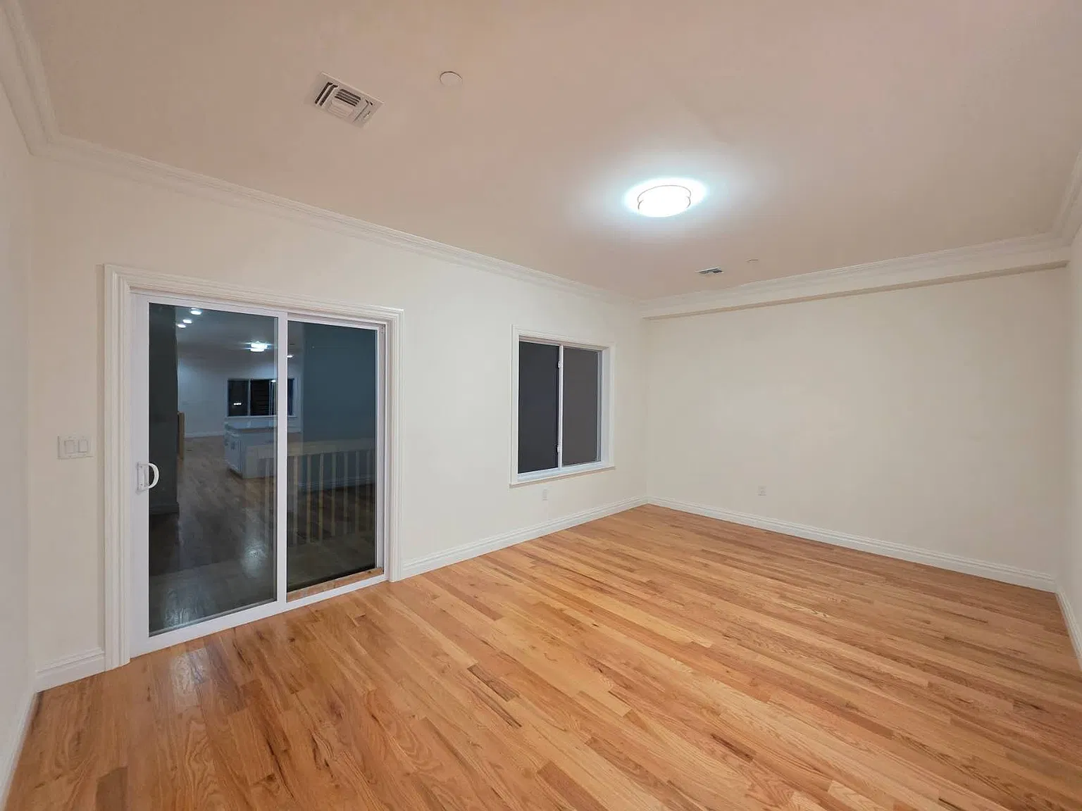 4 bed, 1900 sqft, $3,800 — Photo 4