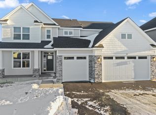 325 Ravencroft Rd, Waconia, MN 55387