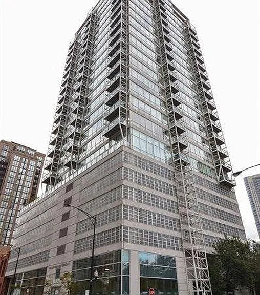 653 N Kingsbury St #1004 — Photo 1