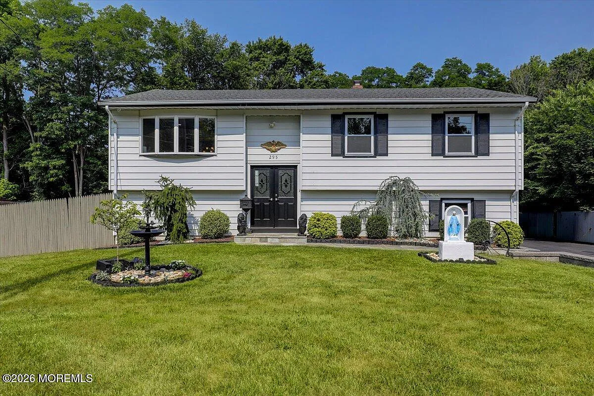 4 bed, $4,800 — Photo 1