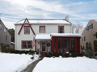 24 Ardsley Pl, Rockville Centre, NY 11570