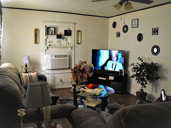 2nd image of 805 E 5th St