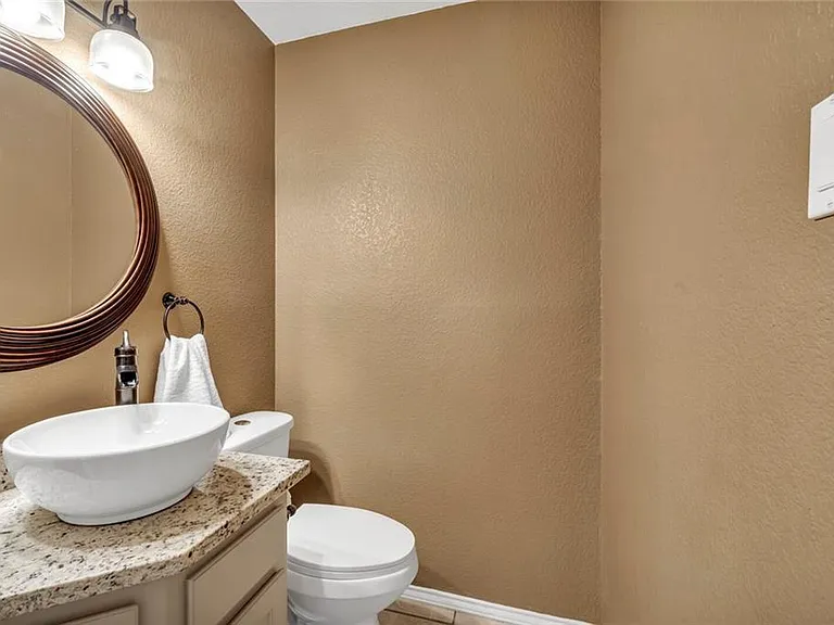 1808 Sylvia Ln — Photo 20