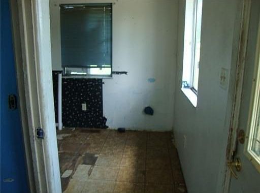 4th image of 8436 Huron River Dr