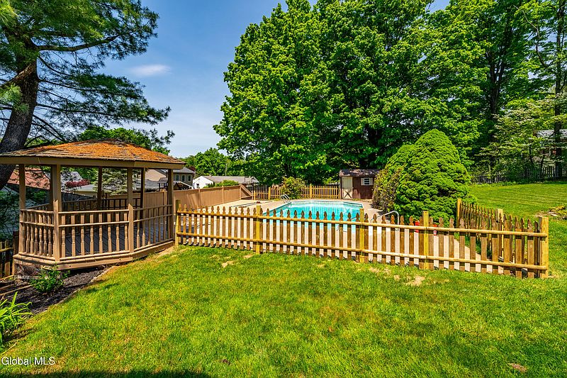 4th image of 2704 Apple Tree Lane