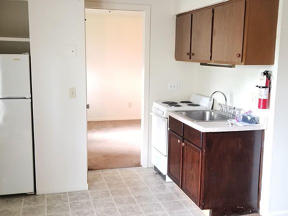 3rd image of 1325 Hoover Pl NW APT 14