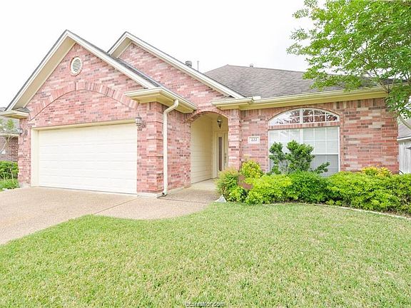 3rd image of 222 Stuttgart Cir