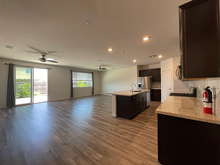 5032 Grasscreek Dr — Photo 9