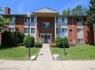 7448 Central St APT 10, Westland, MI 48185