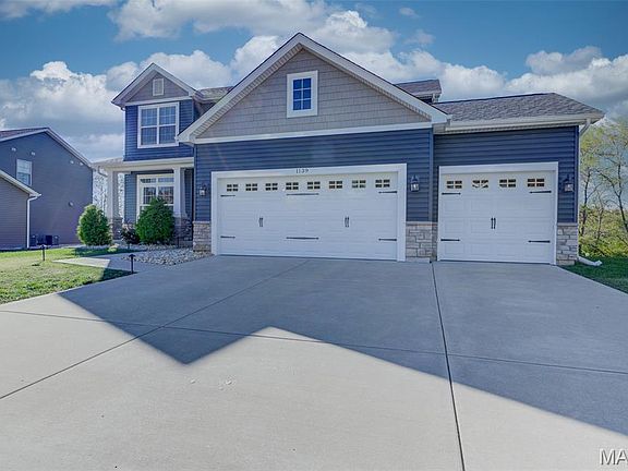 2nd image of 1139 Duxbury Ln