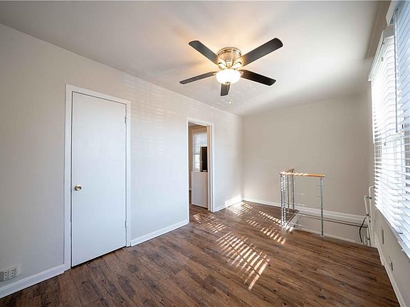 3rd image of 716 Lakeview Ave NE APT 5