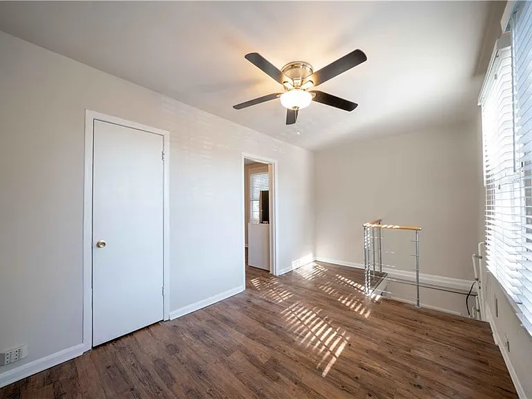 716 Lakeview Ave NE #5 — Photo 3