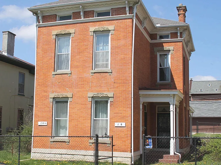 138 W 1st Ave — Photo 2