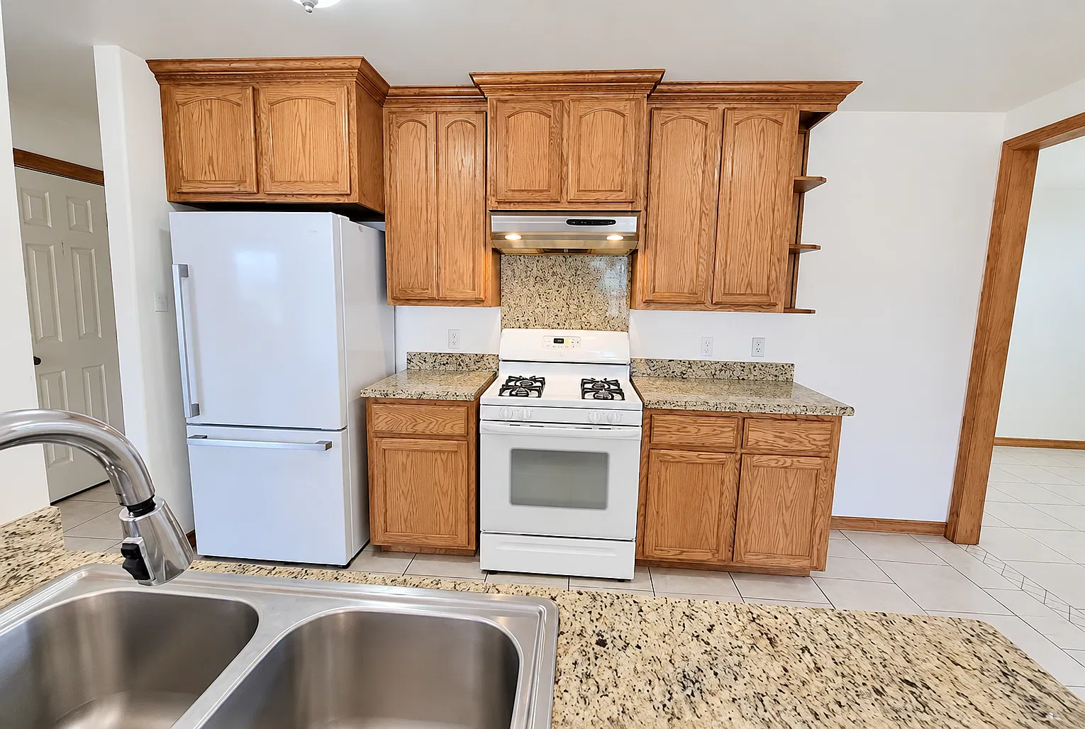 5 bed, 2115 sqft, $2,250 — Photo 4