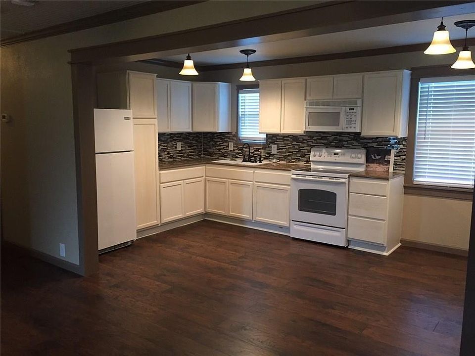 2nd image of 300 Howard St