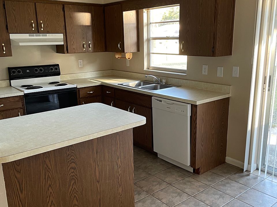 1st image of 3363 NE 57th Ave #2
