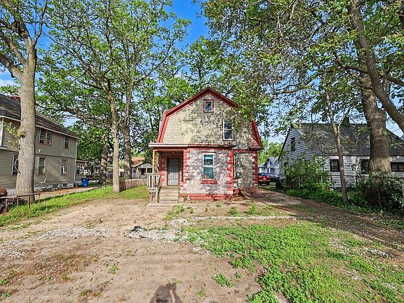 4th image of 2332 Sanford St