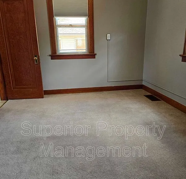 611 Seymour Ave — Photo 9
