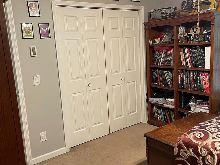 1037 Maplewood Dr — Photo 28
