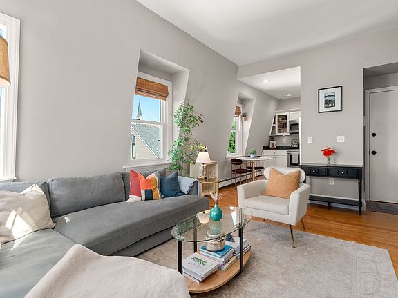 4th image of 73 Sullivan St #4