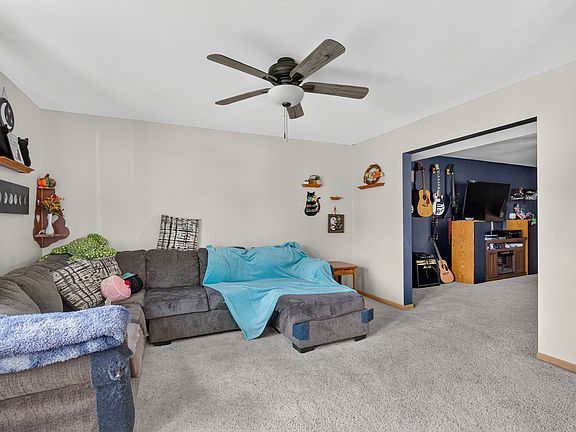 3rd image of 1104 Chicory Ln