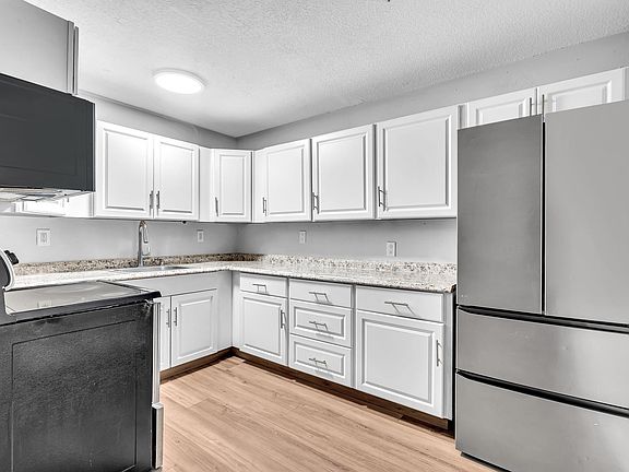 3rd image of 232 SE 9th Ave #2
