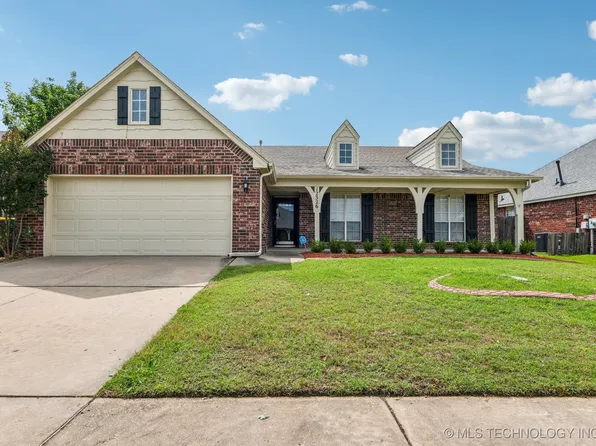 12326 S Cedar Ave, Jenks, OK 74037
