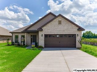 384 Northlake Dr, Meridianville, AL 35759