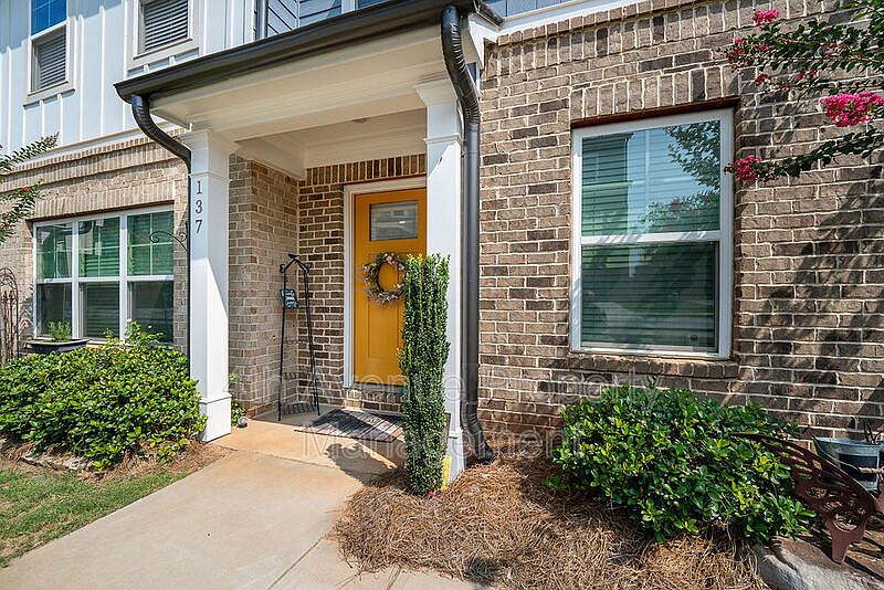 1st image of 137 Panther Point Ln