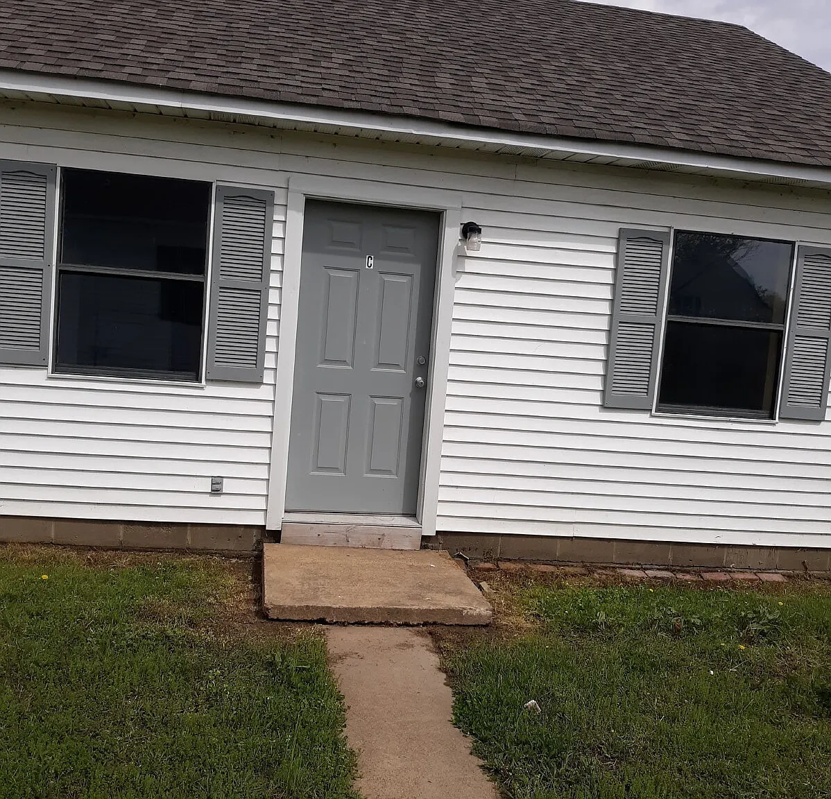 2 bed, 1.0 bath, 710 sqft, $695 — Photo 1