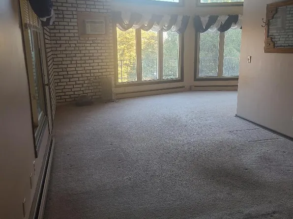 100 E Lake St APT 2, Waconia, MN 55387