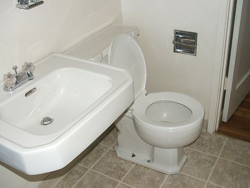 2nd image of 1139 Jones St APT C
