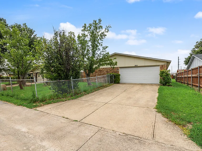 2933 Silverdale Ln — Photo 19