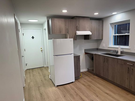 2nd image of 6422 W Gunnison St