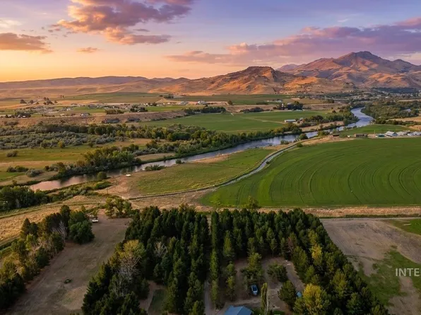 1445 Heartland Ln, Emmett, ID 83617