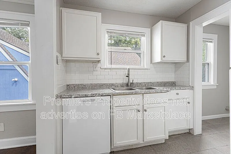 3 bed, 2.0 bath, 1400 sqft, $1,250 — Photo 4