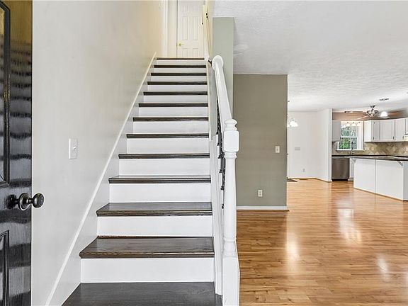 3rd image of 6525 Hickory Knoll Rd