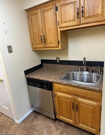 705 Bryant Dr — Photo 8