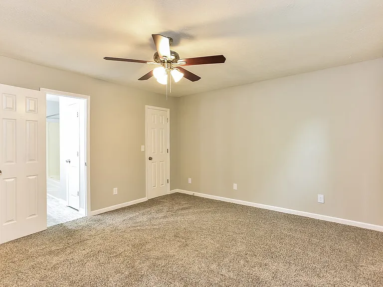 1135 SE Broad St — Photo 11