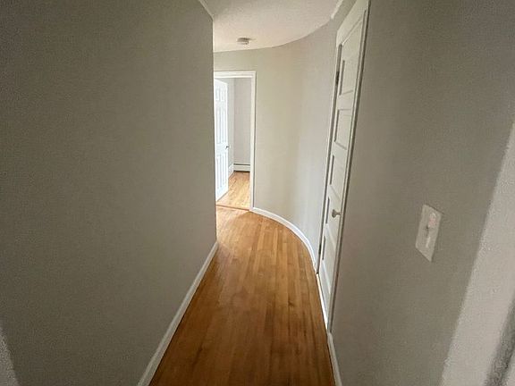 4th image of 135 Lafayette Sq #2L