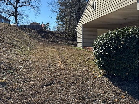 3rd image of 701 Lawrence Ct