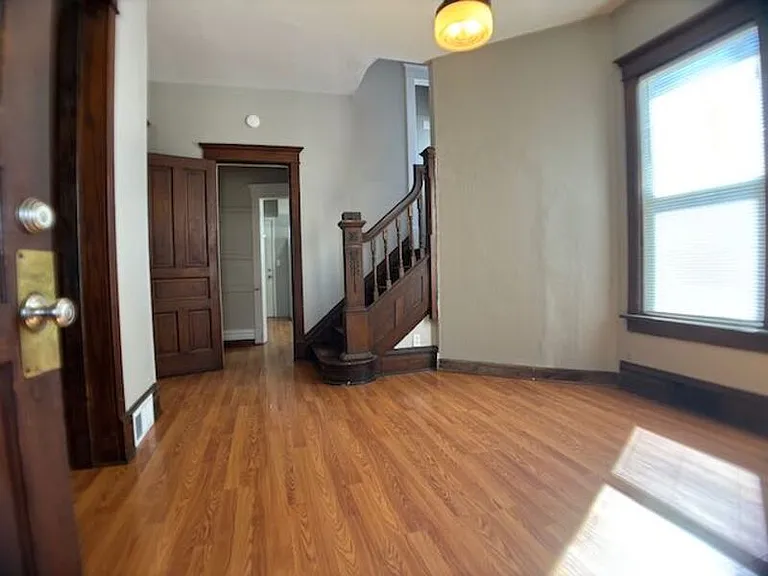1010 N Elmwood Ave — Photo 2
